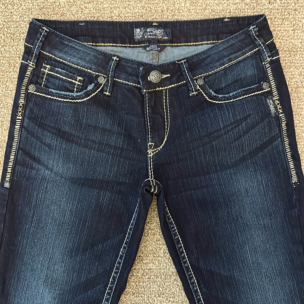 Silver Aiko Low Rise Boot Cut Indigo Wash Jeans sz 30x31 NWOT - Picture 3 of 13